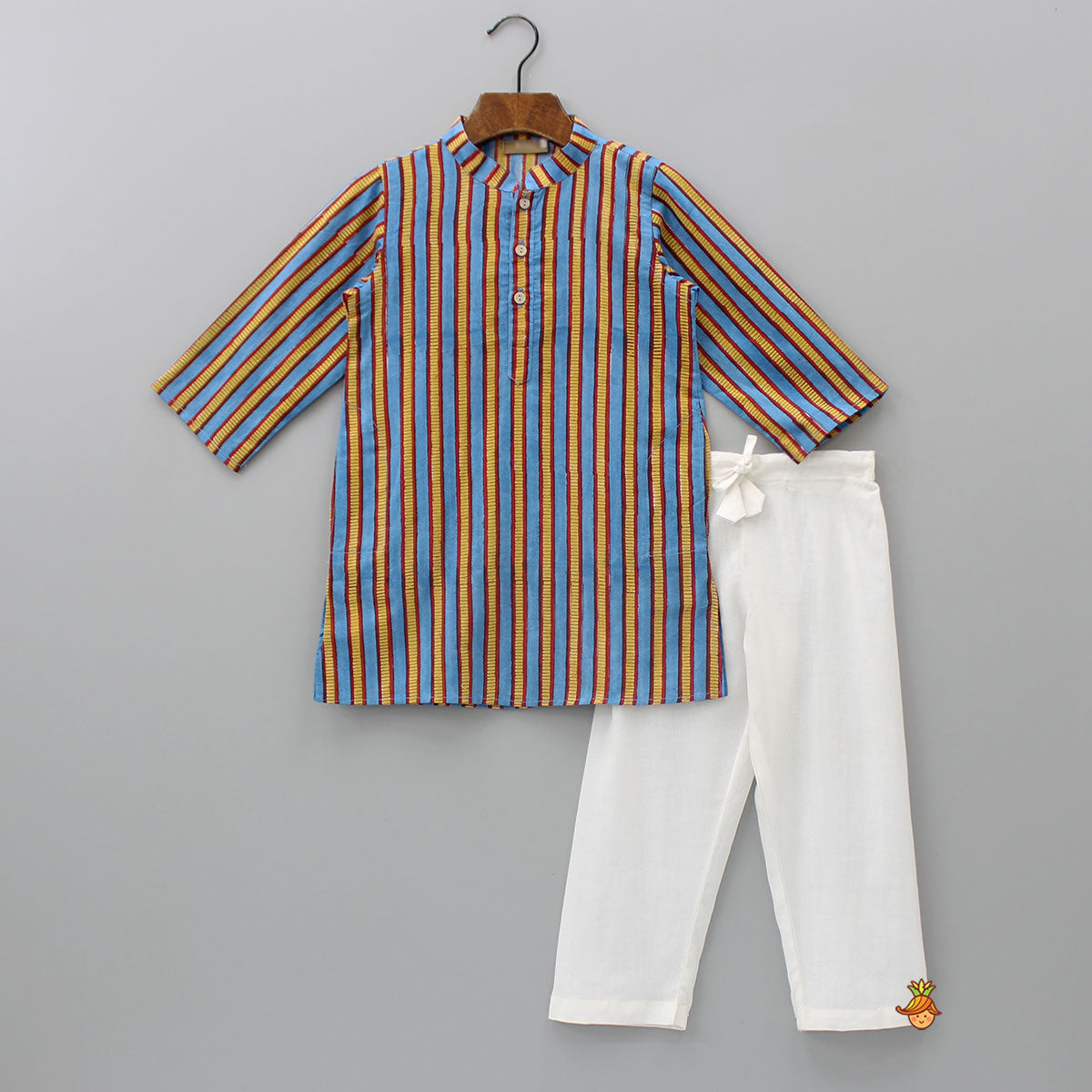 Strips Printed Cotton Kurta With White Pyjama