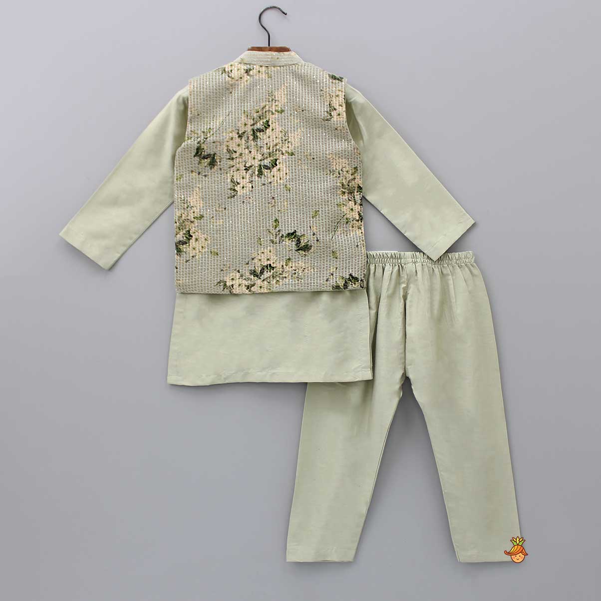 Green Mandarin Collar Kurta With Front Open Velvet Jacket And Pyjama