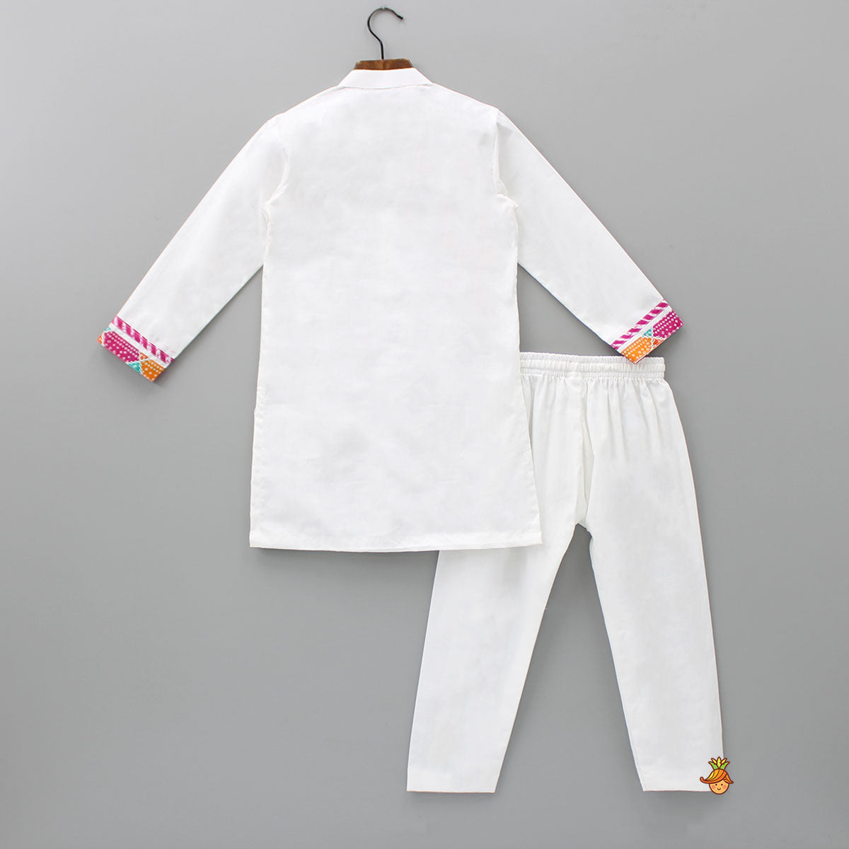 Contrasting Printed Lace Detailed White Kurta And Pyjama