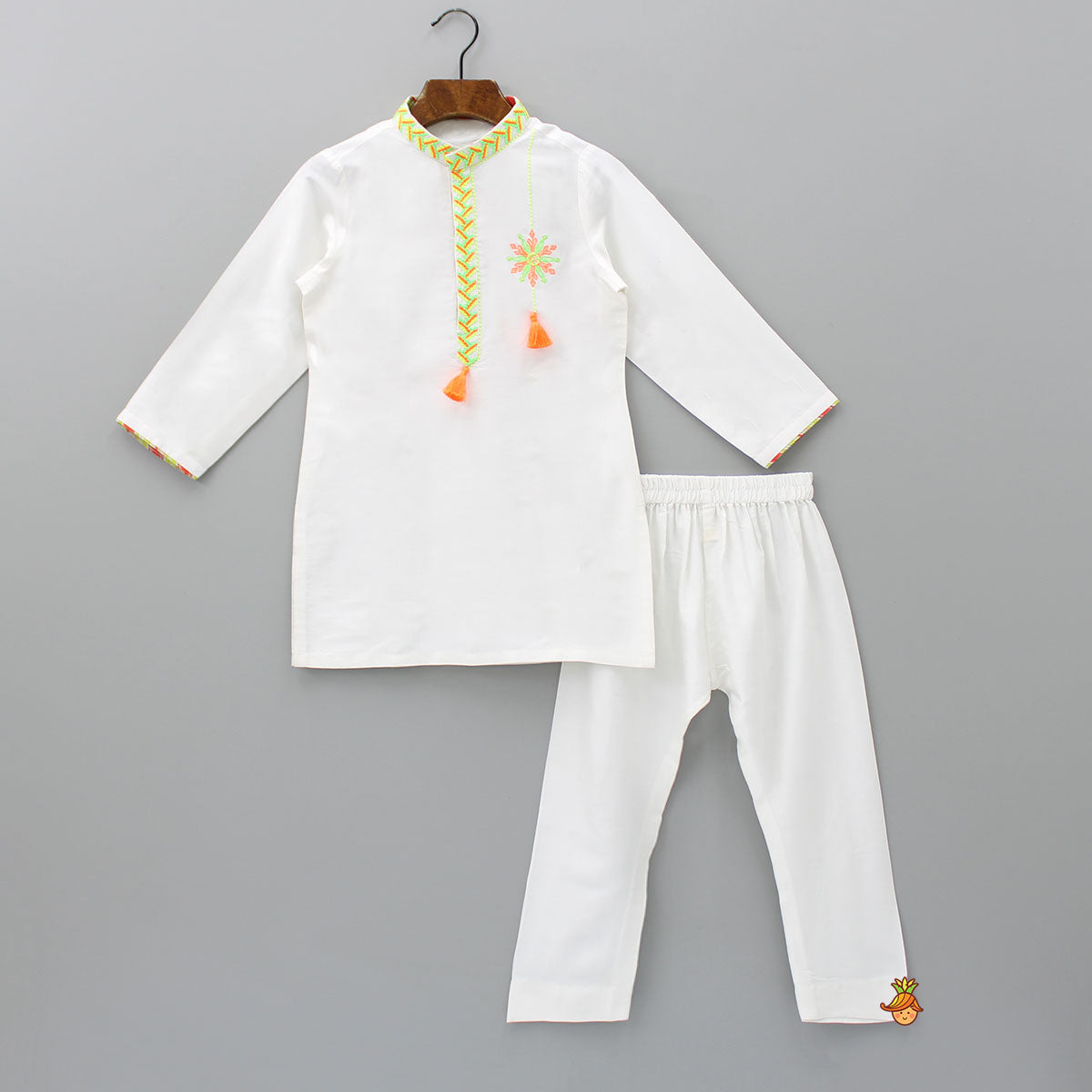 Contrasting Thread Embroidered Off White Kurta With Pyjama
